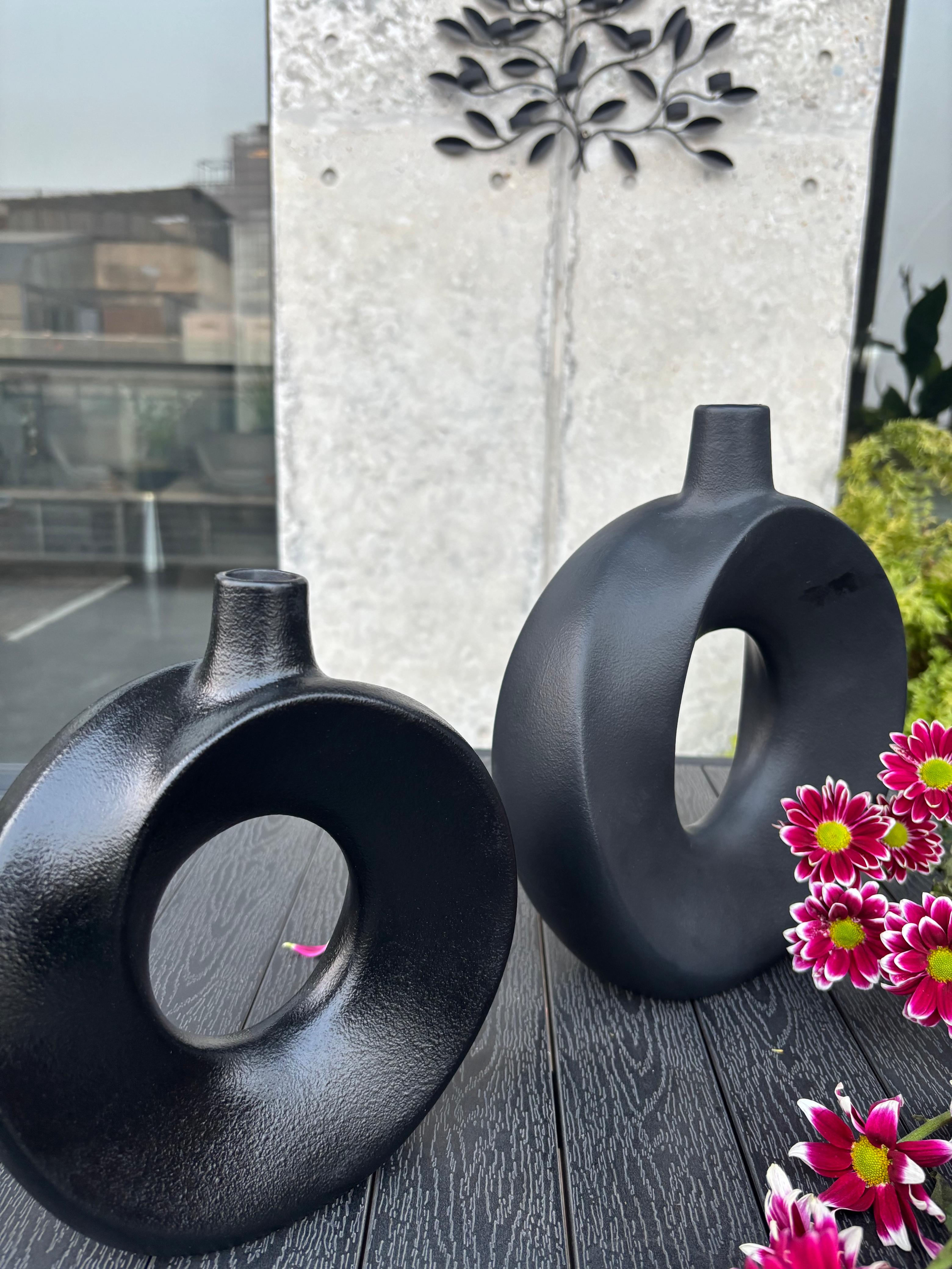 Black Donught Vase