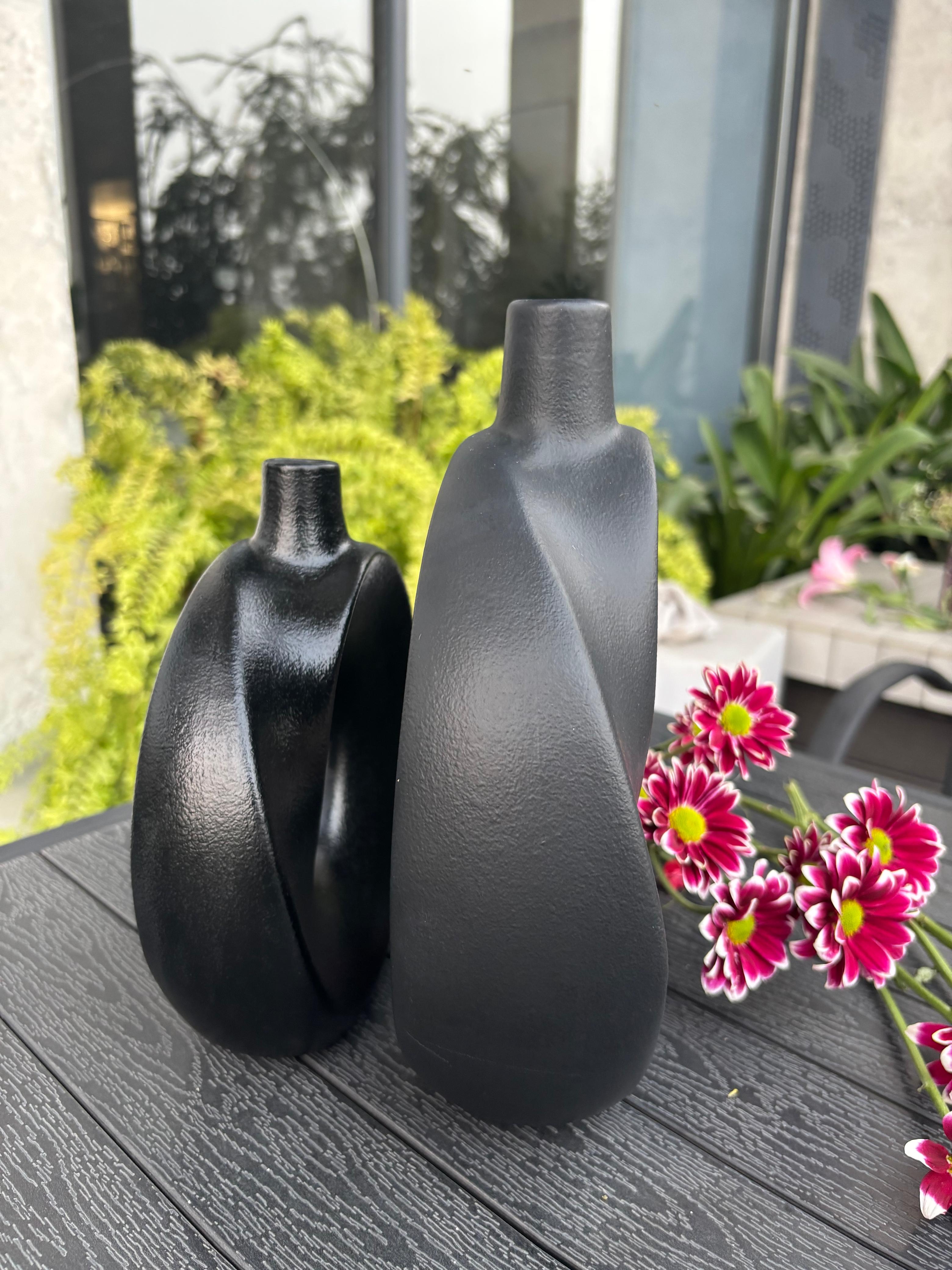 Black Donught Vase