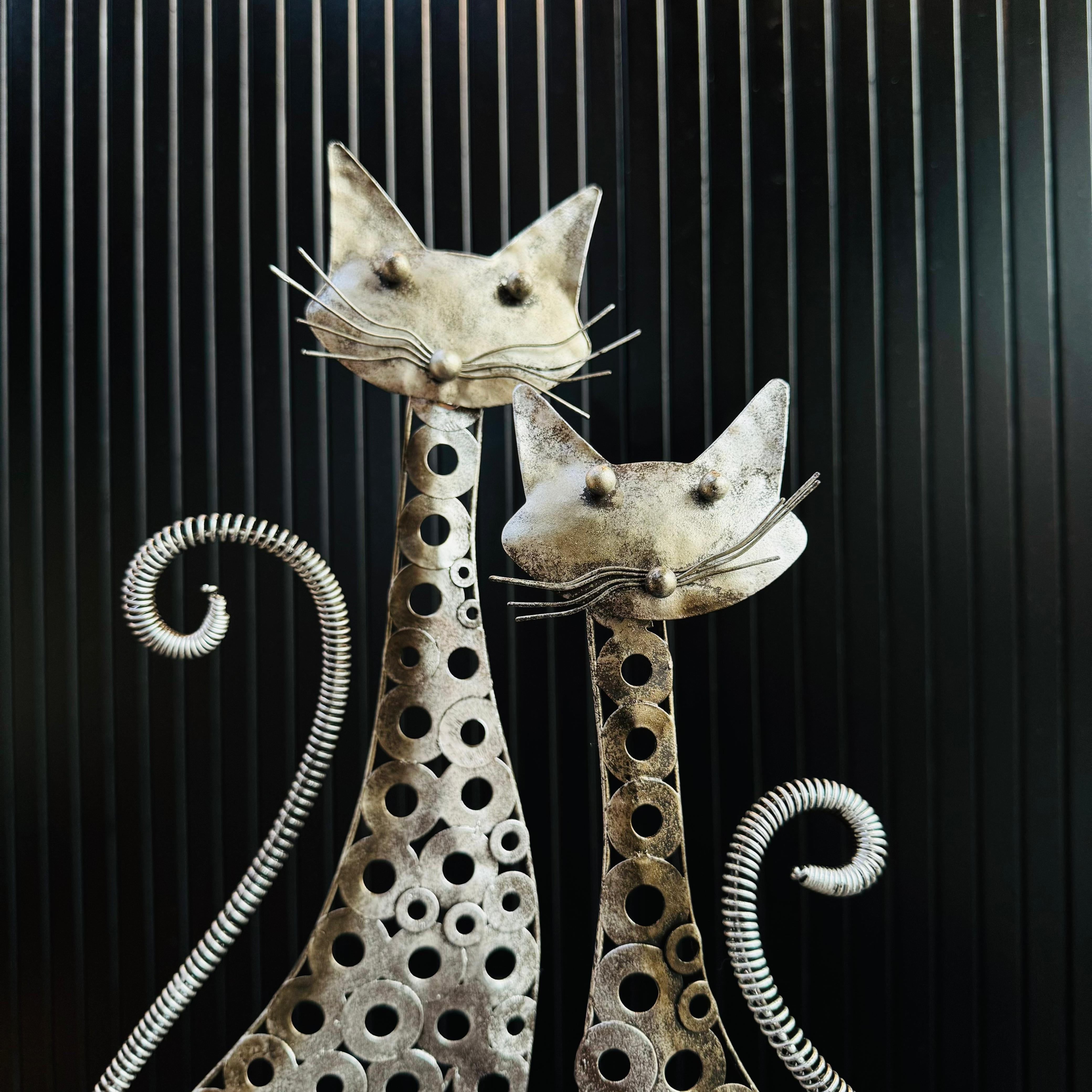 Bronze metal cool cats- 2 pieces set