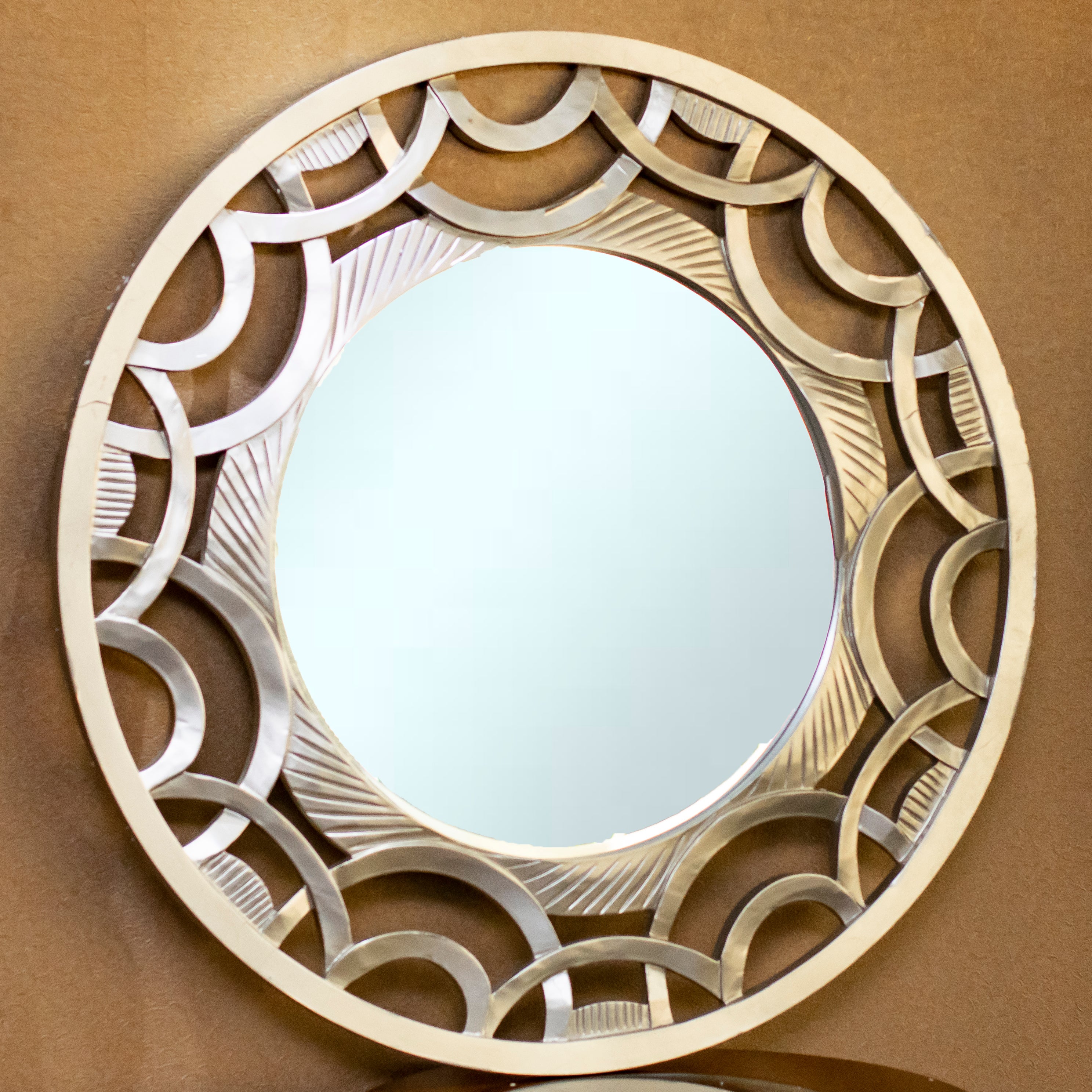 Accent Wall Mirror Round in Shape in A Silver Frame