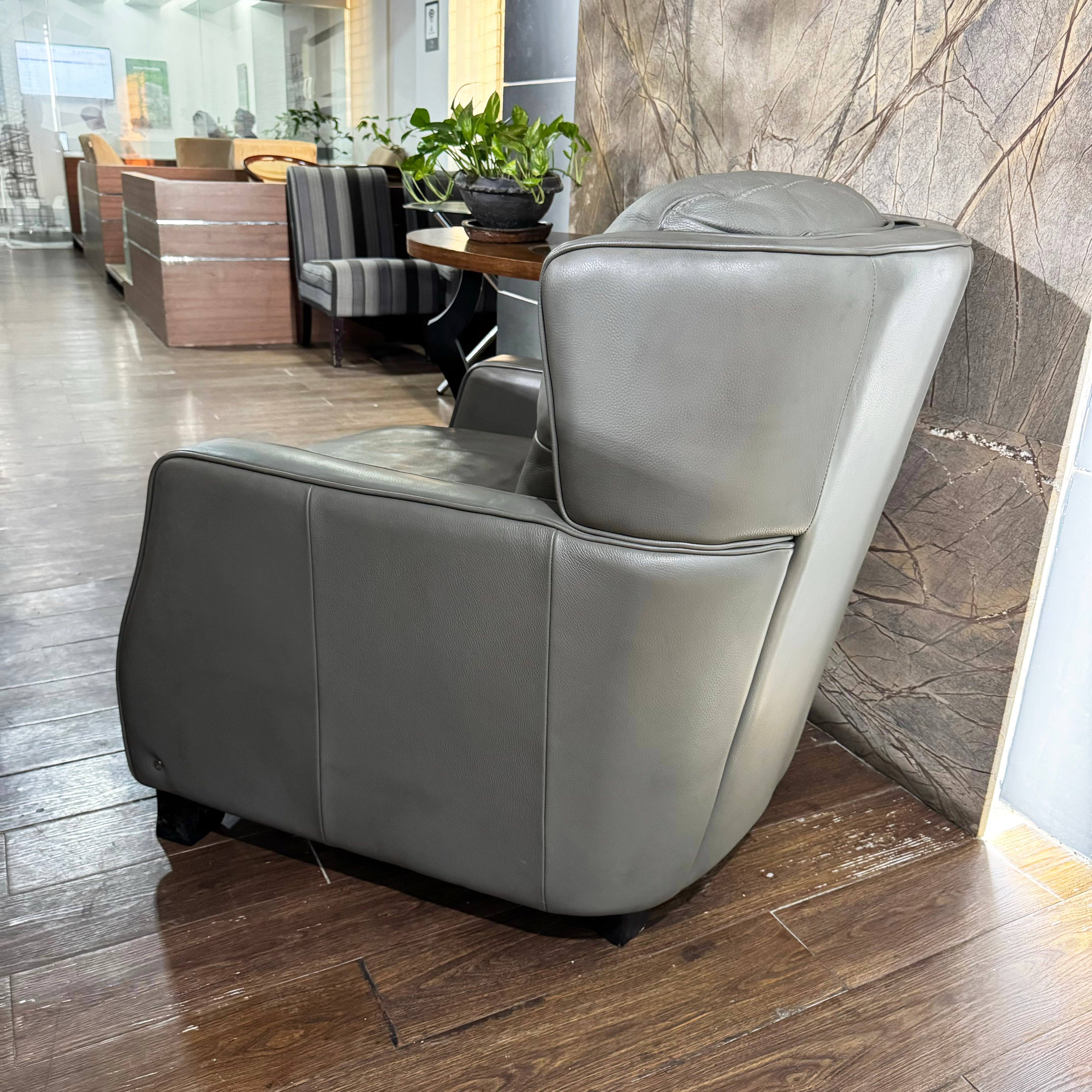 Original Lorenzo One-Seater Leather Sofa